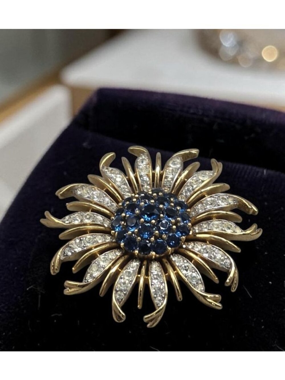 Vintage Crown Trifari Alfred Philippe Blue Crystal Chrysanthemum Flower Brooch - Picture 11 of 16